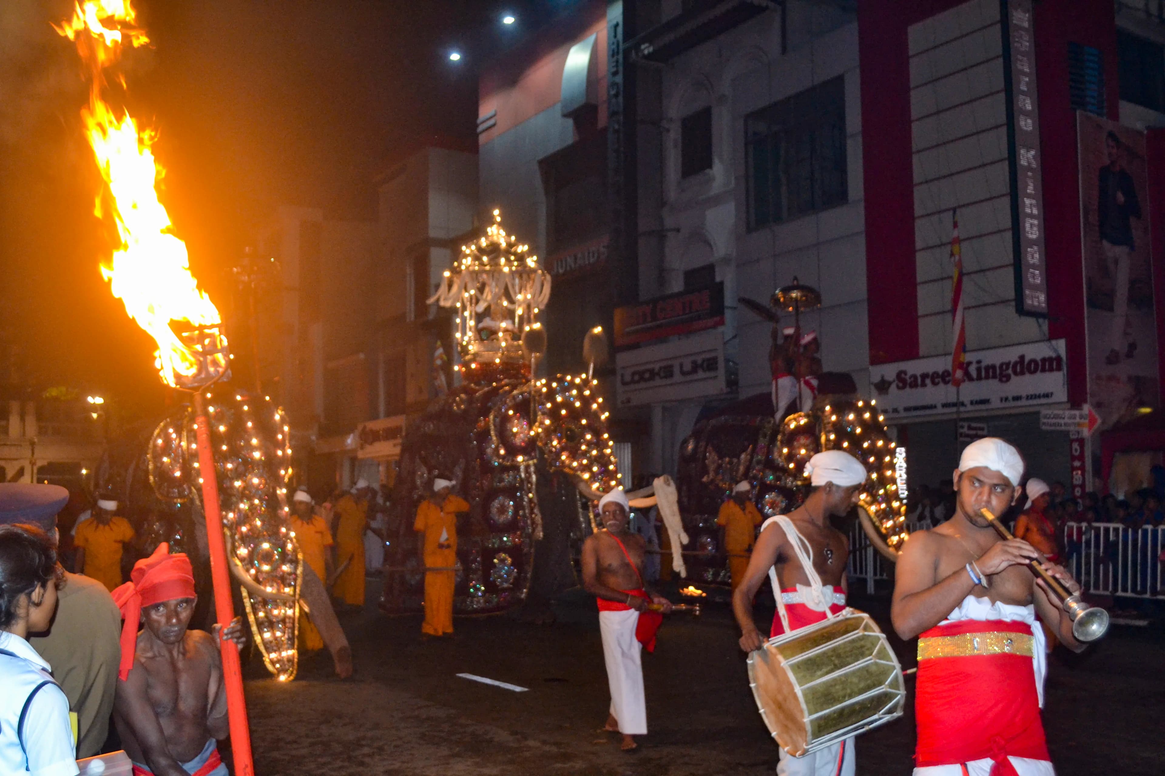 Kandy Esala Perahera - Sri Lanka | Haka Lanka Tours