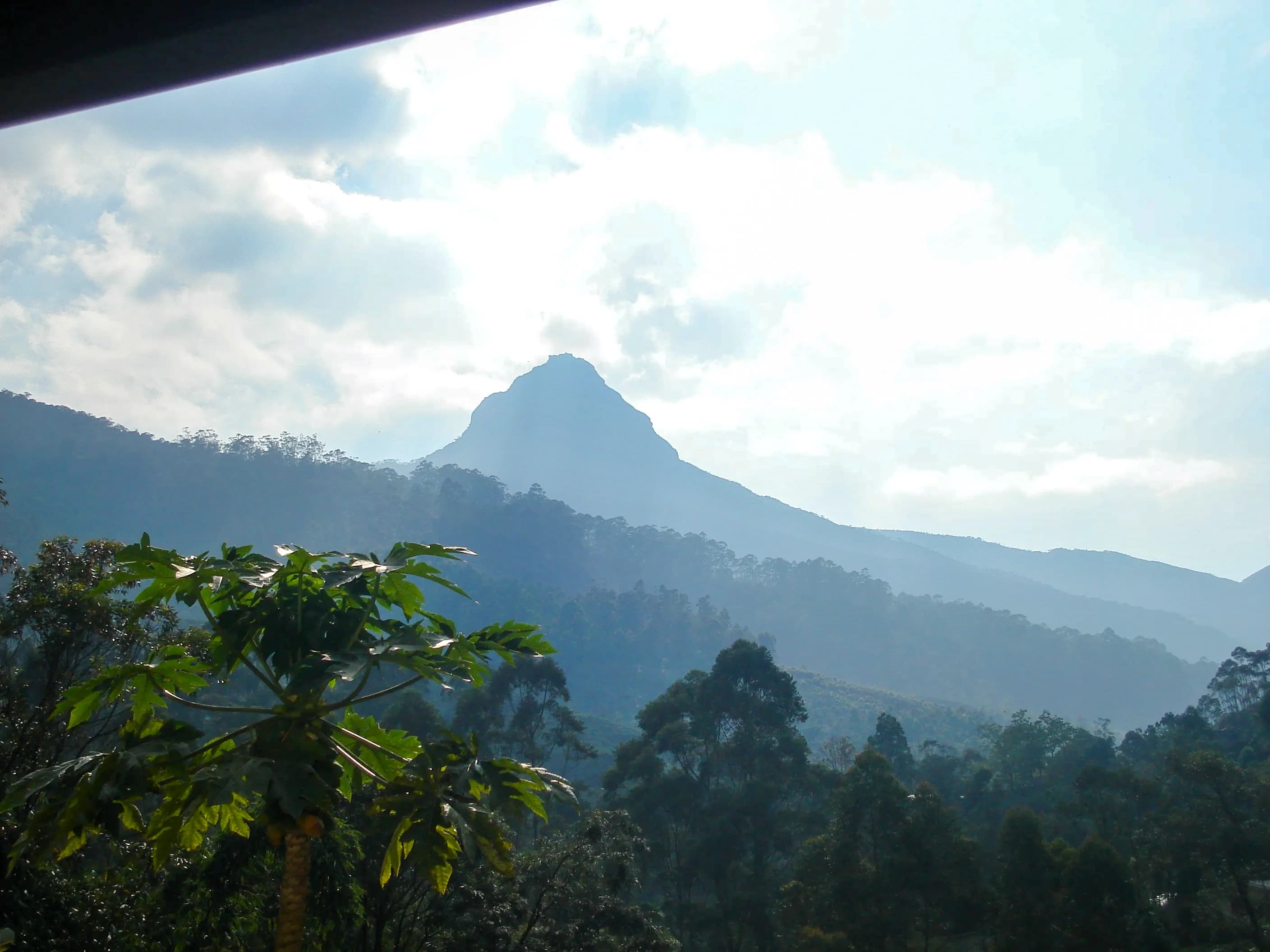Sri Pada (Adam's Peak) - Sri Lanka | Haka Lanka Tours